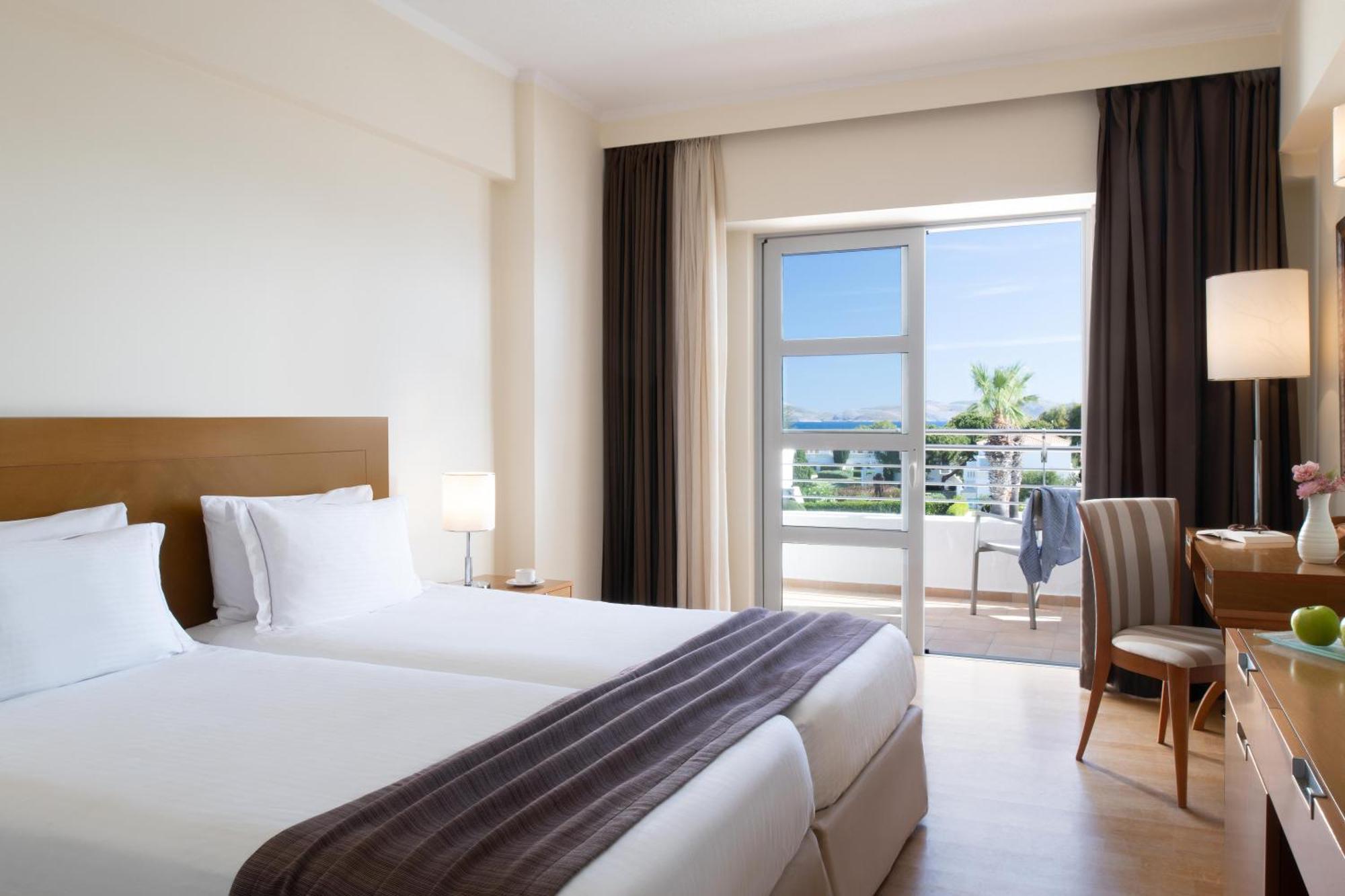 Standard Twin Room with Sea View